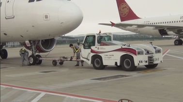 China Dirección de cuatro ruedas del aeropuerto del tractor confiable de la remolque, equipo de tierra del servicio proveedor